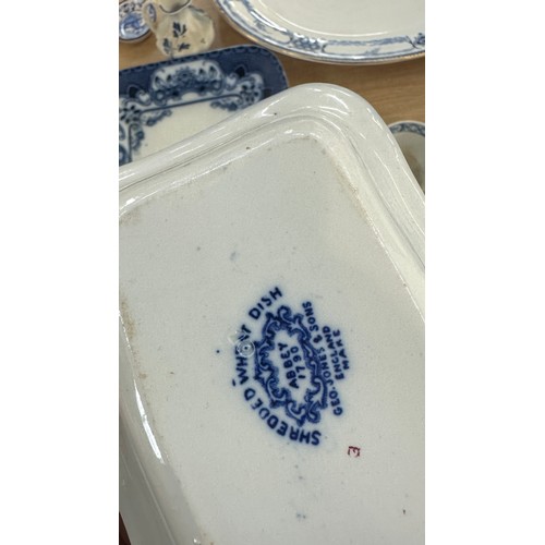 216 - Selection of vintage blue and white porcelain to include lidded serving bowl, meat plates etc