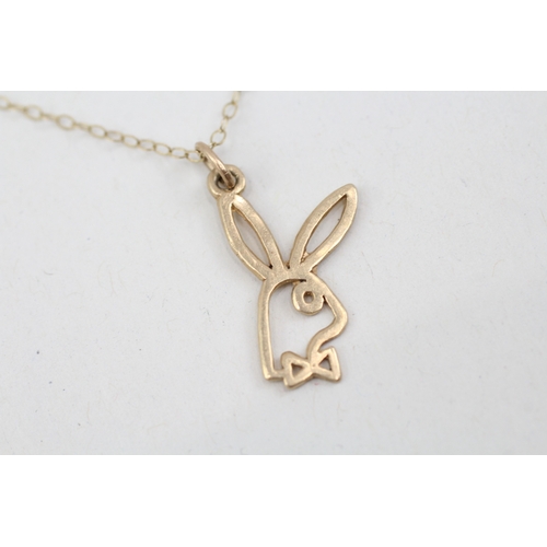 87 - 9ct gold playboy pendant necklace (1.1g)