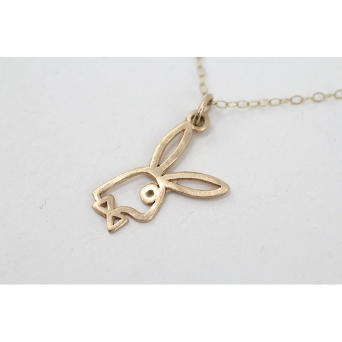 87 - 9ct gold playboy pendant necklace (1.1g)