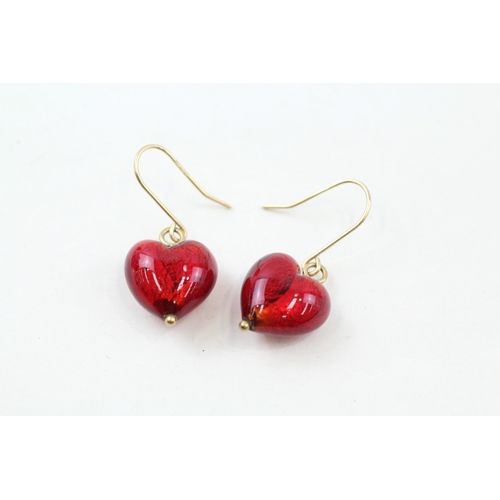 88 - 9ct gold red glass heart shape drop earrings (4.5g)