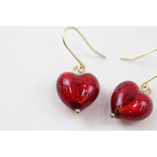 88 - 9ct gold red glass heart shape drop earrings (4.5g)