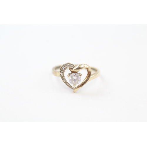 89 - 9ct gold cubic zirconia heart shape dress ring (1.8g)