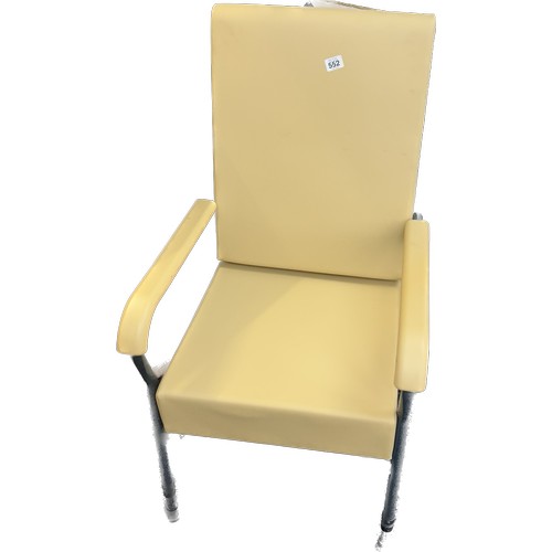 552 - Firm back hospital chair