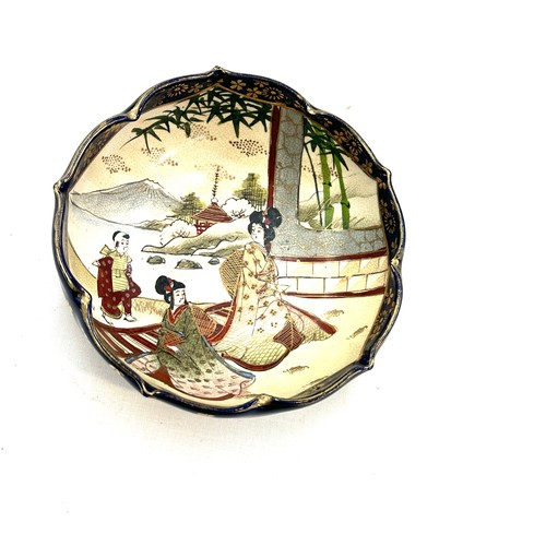 525 - Vintage oriental hand painted bowl with marks to base measures approx 2 inches tall by 5 inches diam... 