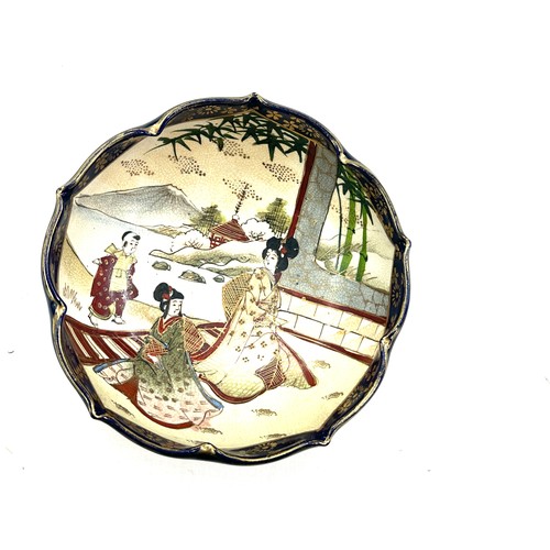 525 - Vintage oriental hand painted bowl with marks to base measures approx 2 inches tall by 5 inches diam... 