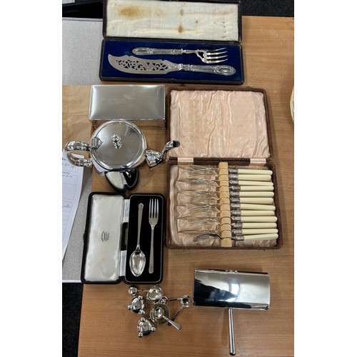 197 - Selection of silver plated items includes cased cutlery sets, salts etc