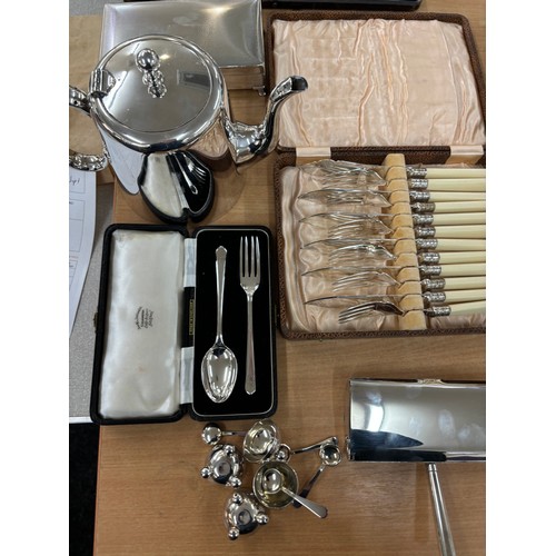 197 - Selection of silver plated items includes cased cutlery sets, salts etc