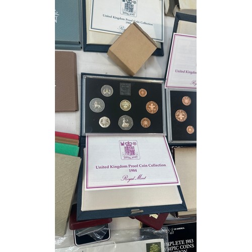 513 - Selection of proof coin set and annual sets and Silver dollar set