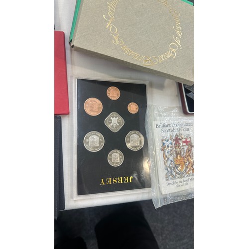 513 - Selection of proof coin set and annual sets and Silver dollar set