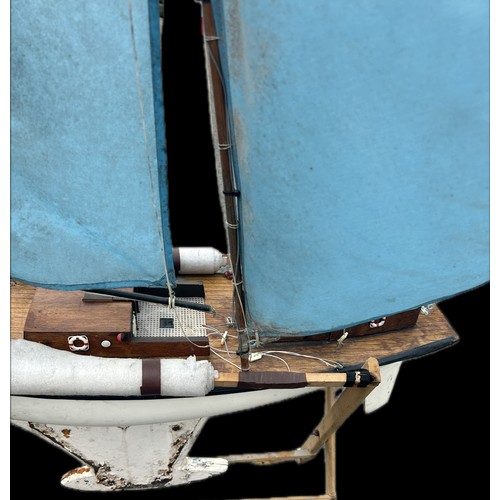 100A - Large Sea breeze pond yacht, approximate measurement including sale 59 x 42 inches, depth 9 inches