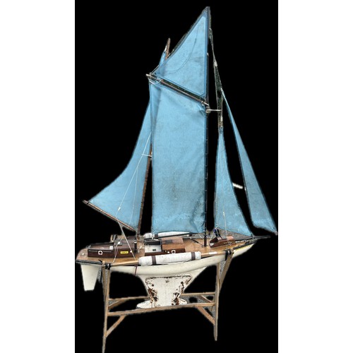 100A - Large Sea breeze pond yacht, approximate measurement including sale 59 x 42 inches, depth 9 inches