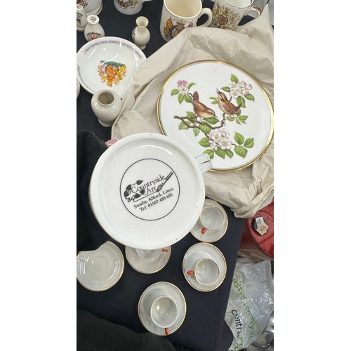 138 - Selection of miscellaneous to include Royal Coronation items, crested china, David Winter cottages, ... 