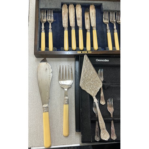 181 - Selection of cutlery to include EPNS, a canteen of cutlery etc