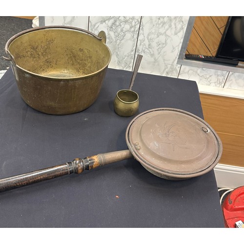 162 - Selection of metalware items to include a large brass bucket, bed pan, small brass saucepan