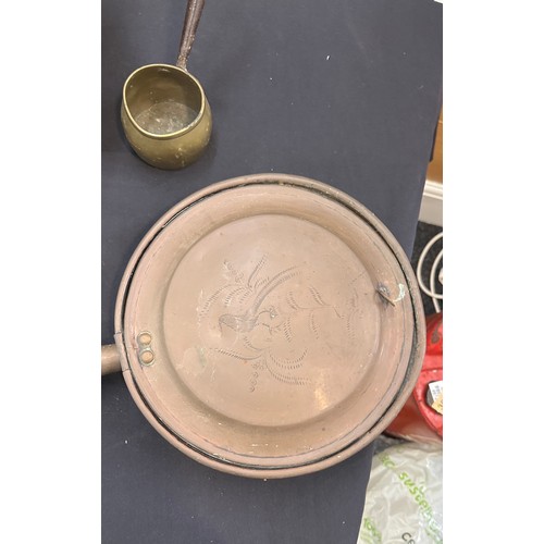 162 - Selection of metalware items to include a large brass bucket, bed pan, small brass saucepan