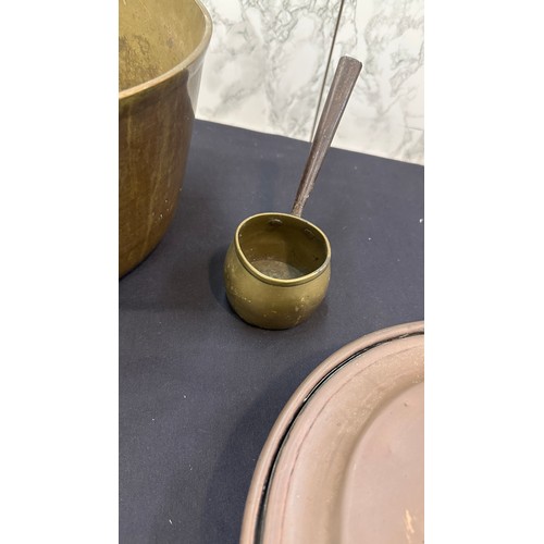 162 - Selection of metalware items to include a large brass bucket, bed pan, small brass saucepan