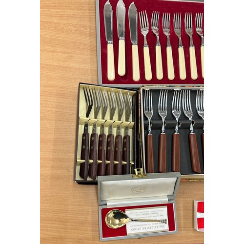 135 - Quantity of vintage cased cutlery