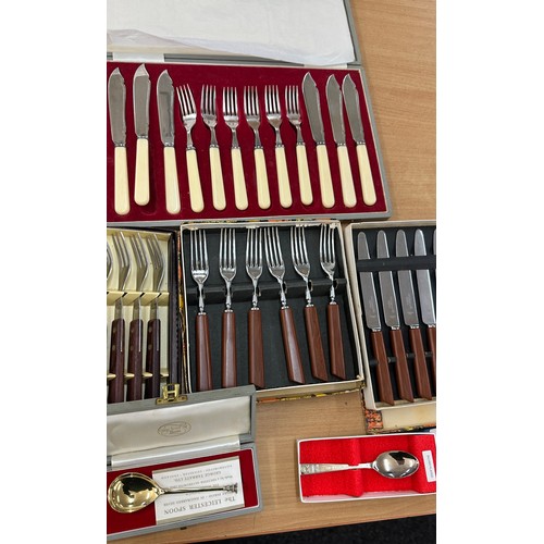 135 - Quantity of vintage cased cutlery