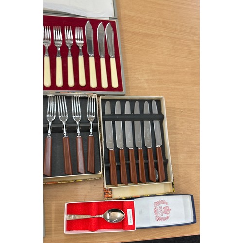 135 - Quantity of vintage cased cutlery