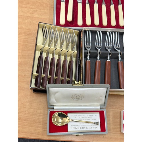 135 - Quantity of vintage cased cutlery