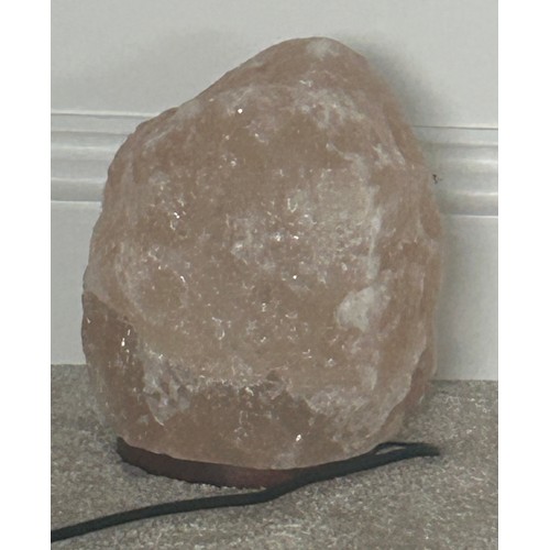 96 - Rock salt lamp, in working order, approxiamte height 10 inches