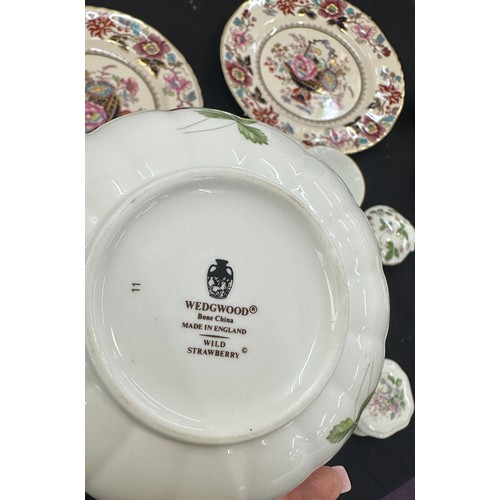 149 - Selection of porcelain items to include Wedgwood, Masons etc