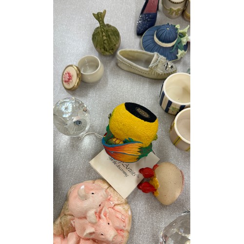 225 - Selection of vintage collectable items to include novelty lady shoe figures, glass animals etc