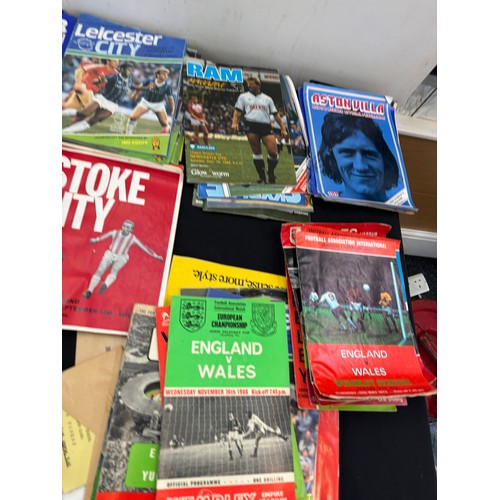 109 - Selection of international and domestic football programmes includes england, brazil etc