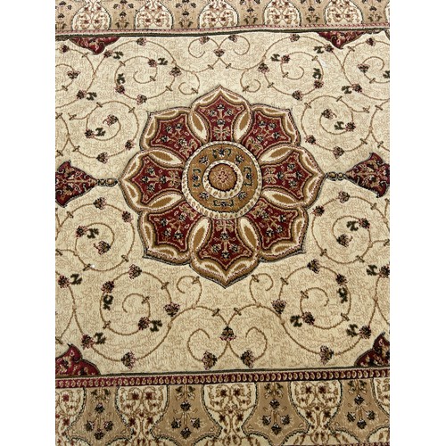 539 - Hertiage lounge rug, measures approximately 160cm by 230cm