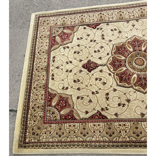 539 - Hertiage lounge rug, measures approximately 160cm by 230cm