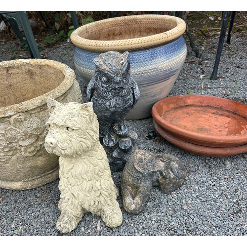 100K - Selection garden planters, 2 dog ornaments and an owl