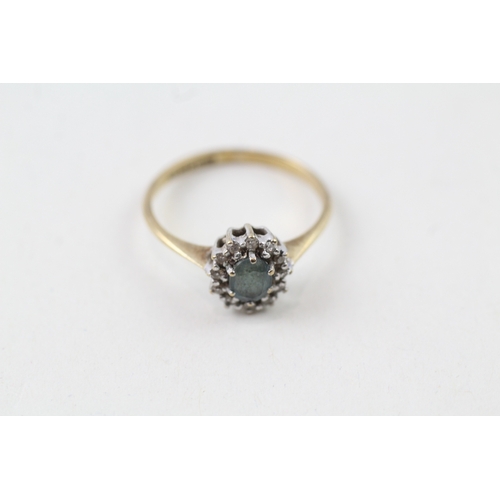 175 - 9ct gold diamond & topaz oval cluster ring (1.3g)