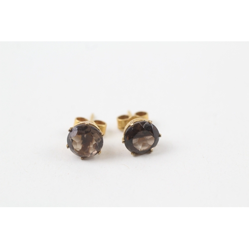 196 - 9ct gold smokey quartz stud earrings with scroll backs (1.4g)