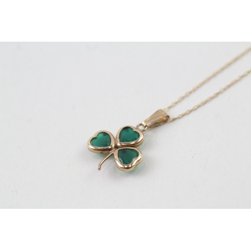 202 - 9ct gold chrysoprase irish shamrock pendant necklace (0.9g)