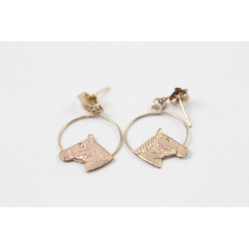 204 - 9ct gold drop horse earrings (0.6g)