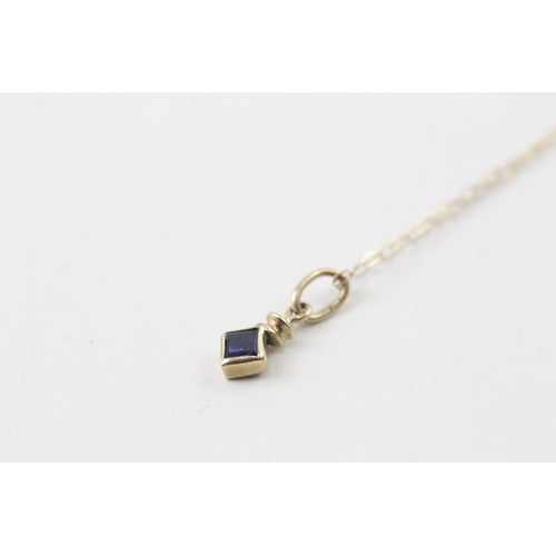 206 - 9ct gold square cut sapphire pendant necklace (0.7g)