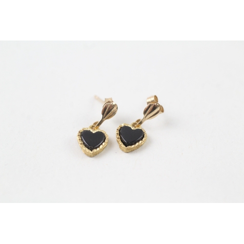 210 - 9ct gold black onyx heart shape drop earrings (0.7g)