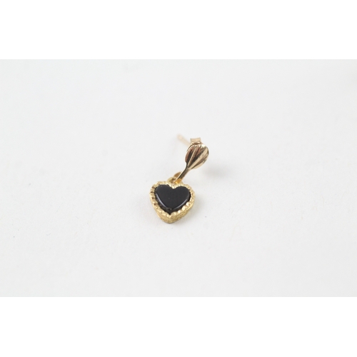 210 - 9ct gold black onyx heart shape drop earrings (0.7g)