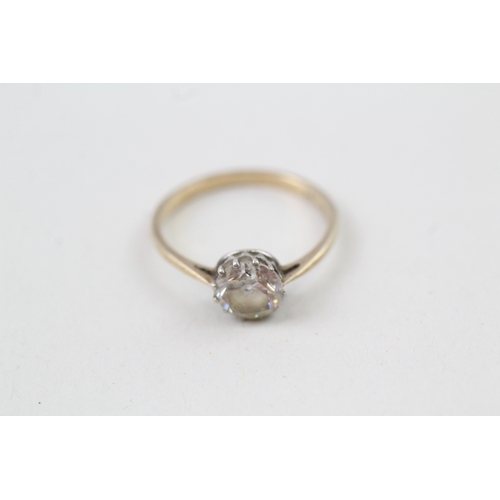 215 - 9ct gold vintage cubic zirconia soliatire ring (1.5g)