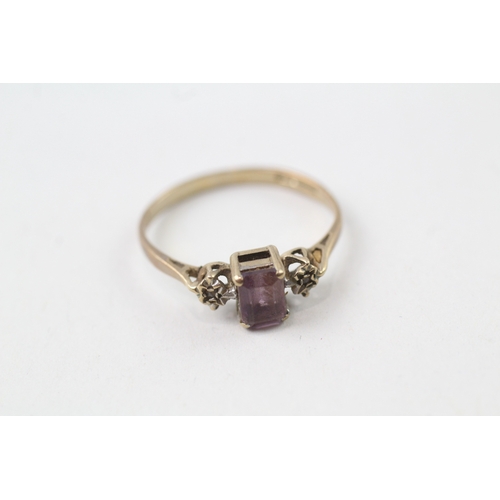 223 - 9ct gold vintage amethyst & diamond three stone ring (1.3g)