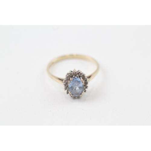 227 - 9ct gold vintage oval cutblue gemstone & cubic zirconia cluster ring (1.8g)