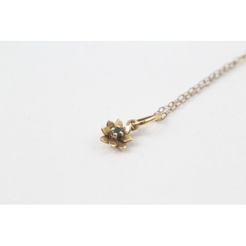 234 - 9ct gold emerald floral pendant necklace (0.9g)