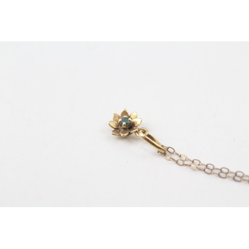 234 - 9ct gold emerald floral pendant necklace (0.9g)