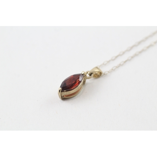 237 - 9ct gold marquise cut garnet pendant necklace (1.5g)