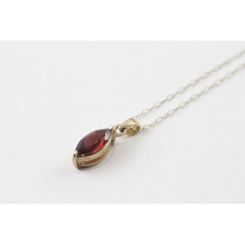 237 - 9ct gold marquise cut garnet pendant necklace (1.5g)