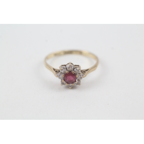 238 - 9ct gold vintage ruby & cubci zirconia cluster ring (1.7g)