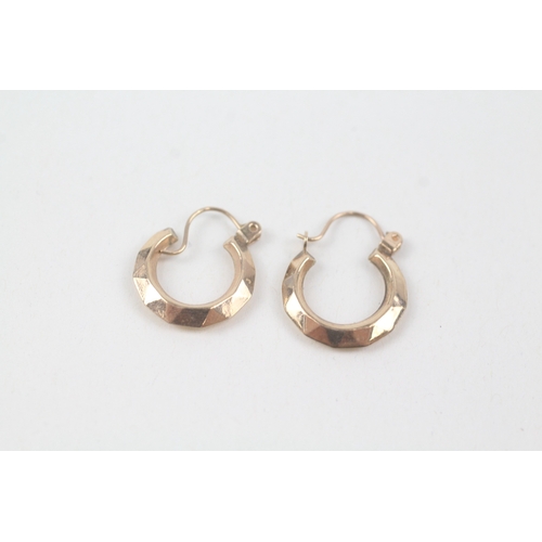 242 - 9ct gold hoop earrings (0.6g)