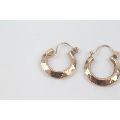 242 - 9ct gold hoop earrings (0.6g)