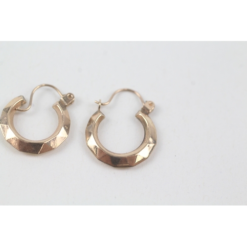 242 - 9ct gold hoop earrings (0.6g)