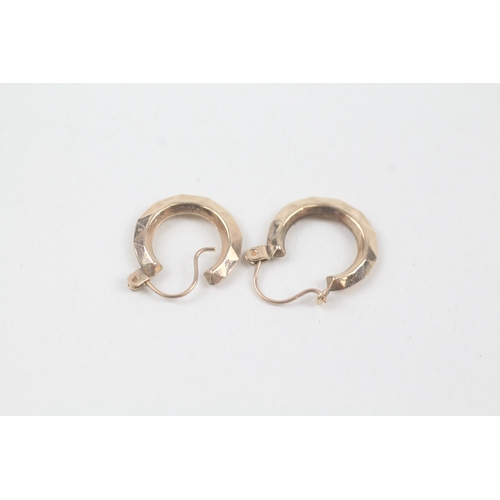 242 - 9ct gold hoop earrings (0.6g)